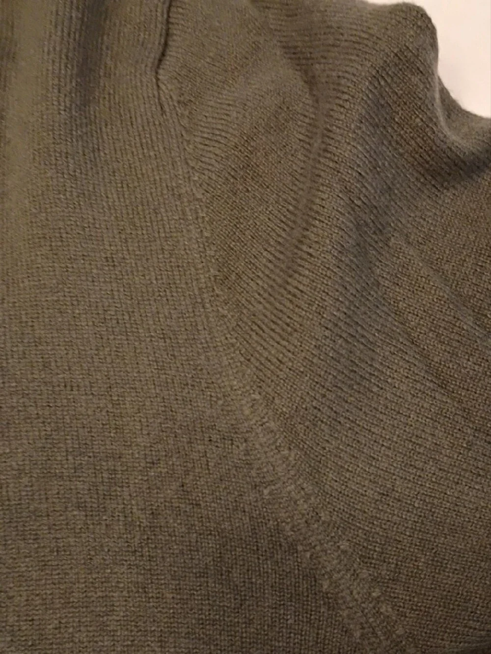 Quince Men's Dark Olive Cashmere Turtleneck Sweater